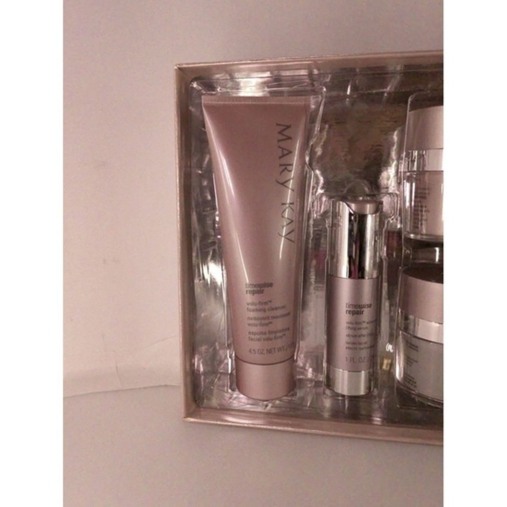 MARY KAY TimeWise Repair Volu-Firm Skincare 5 Piece Set Anti Aging SPF 30 NEW - Picture 4 of 10